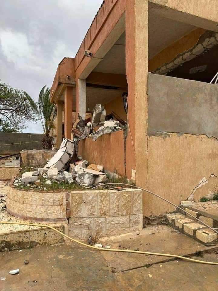 AmenElhashmi87's tweet photo. A girl has died and her mother wounded after a cooking gas cylinder exploded in their house in Mayah town, 27 kilometers west of Tripoli. The explosion caused significant damage to the house. https://t.co/mvJVKtXkSK