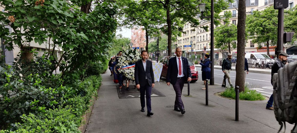 Yvan_Benedetti's tweet photo. Hommage à Sainte Jeanne d'Arc ce matin en plein Paris.
Rien ni personne ne nous interdira d'honorer le plus pur symbole de la France française.
Rien ni personne ne nous interdira de mener le combat de la délivrance.
Moussa pensait se faire mousser.
Les nationalistes l'ont douché! https://t.co/BTvokcbu2q