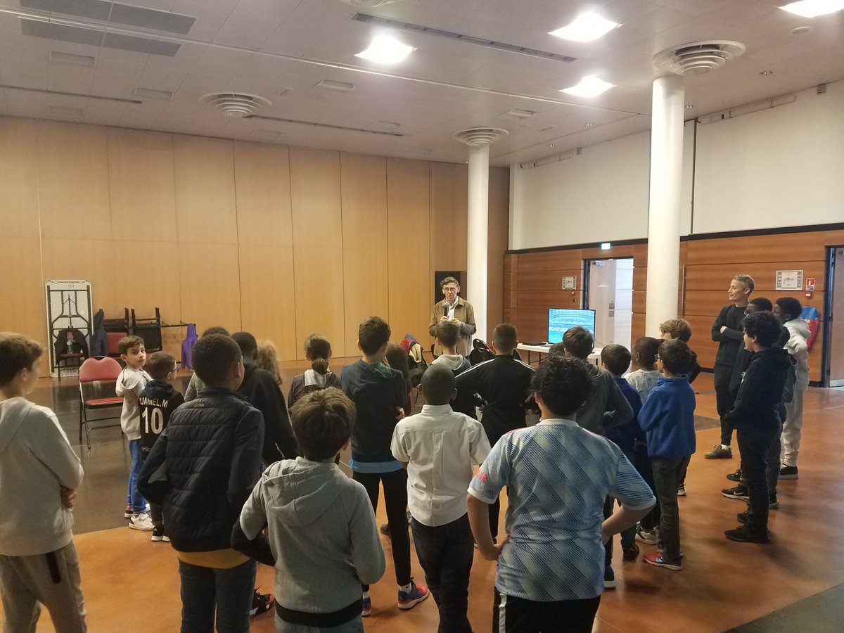 hpmelone's tweet photo. Finales du tournoi #eSport (5ème édition) en présence de Monsieur le Maire
✅ 4 catégories
✅ 3 écoles
✅ >100 participants lors des qualifications
👏 à l'ensemble des participant(e)s
🙏 aux services de @Ville_de_blr pour l'organisation
#BourglaReine
#VilleActiveEtSportive
🕹👇 https://t.co/VrZ41d6XrV
