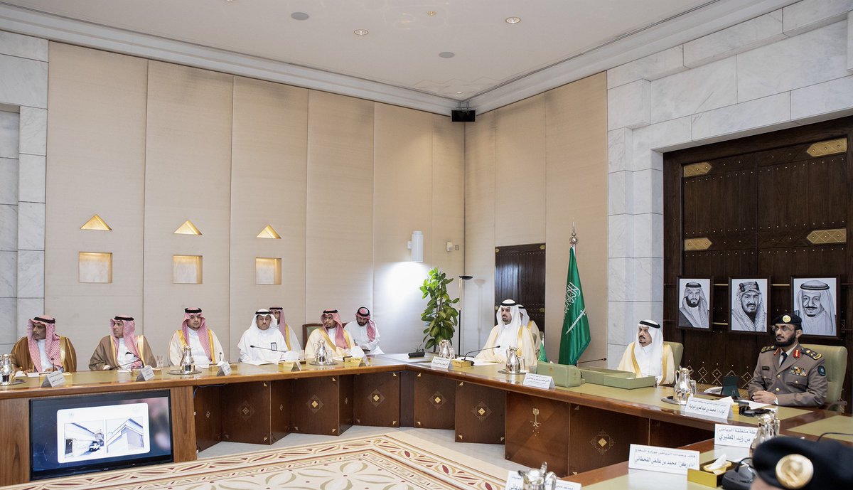 emara_alriyadh's tweet photo. سمو أمير منطقة #الرياض يرأس اجتماع لجنة الدفاع المدني الرئيسية بالمنطقة. 

https://t.co/1janhw5Jpm

#إمارة_الرياض https://t.co/iOwWDgXPVz