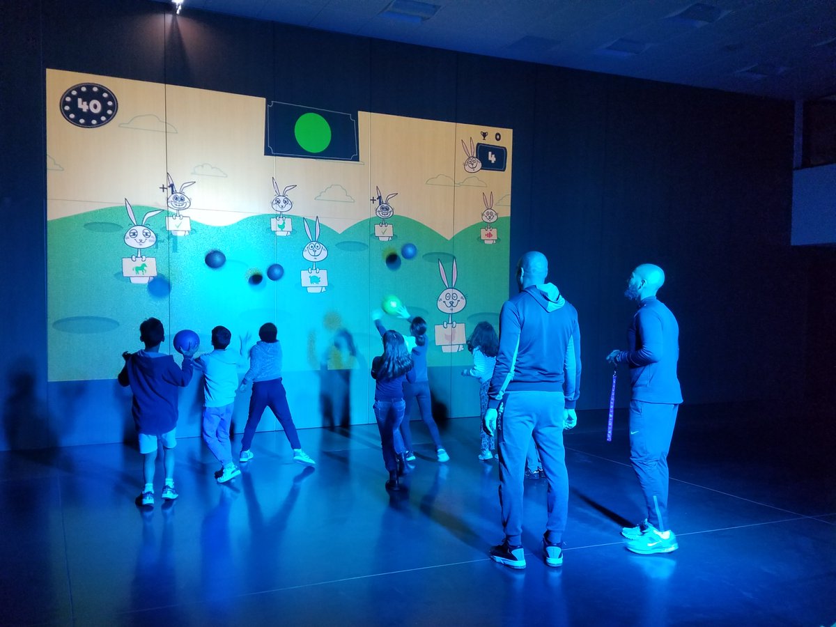 hpmelone's tweet photo. Finales du tournoi #eSport (5ème édition) en présence de Monsieur le Maire
✅ 4 catégories
✅ 3 écoles
✅ >100 participants lors des qualifications
👏 à l'ensemble des participant(e)s
🙏 aux services de @Ville_de_blr pour l'organisation
#BourglaReine
#VilleActiveEtSportive
🕹👇 https://t.co/VrZ41d6XrV