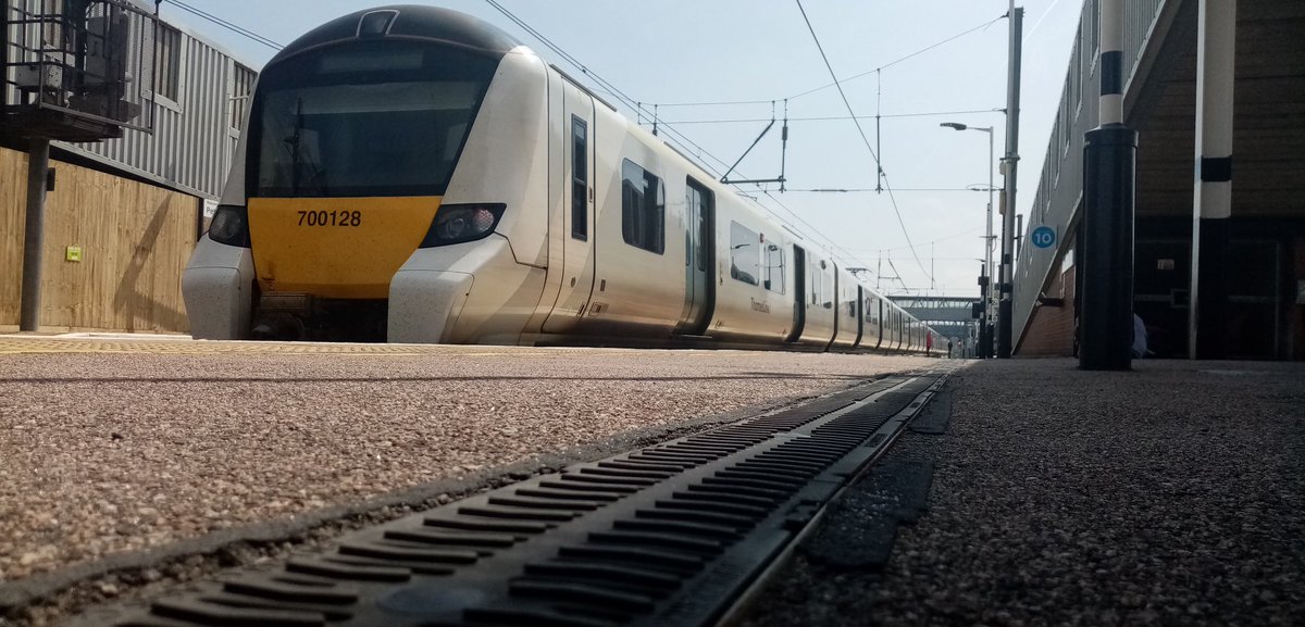 ThatTrainNerd1's tweet photo. @TLRailUK @LNER
I'm at Peterborough Station and I caught these good photos earlier!
(1/2) https://t.co/Yja7d0iNvH