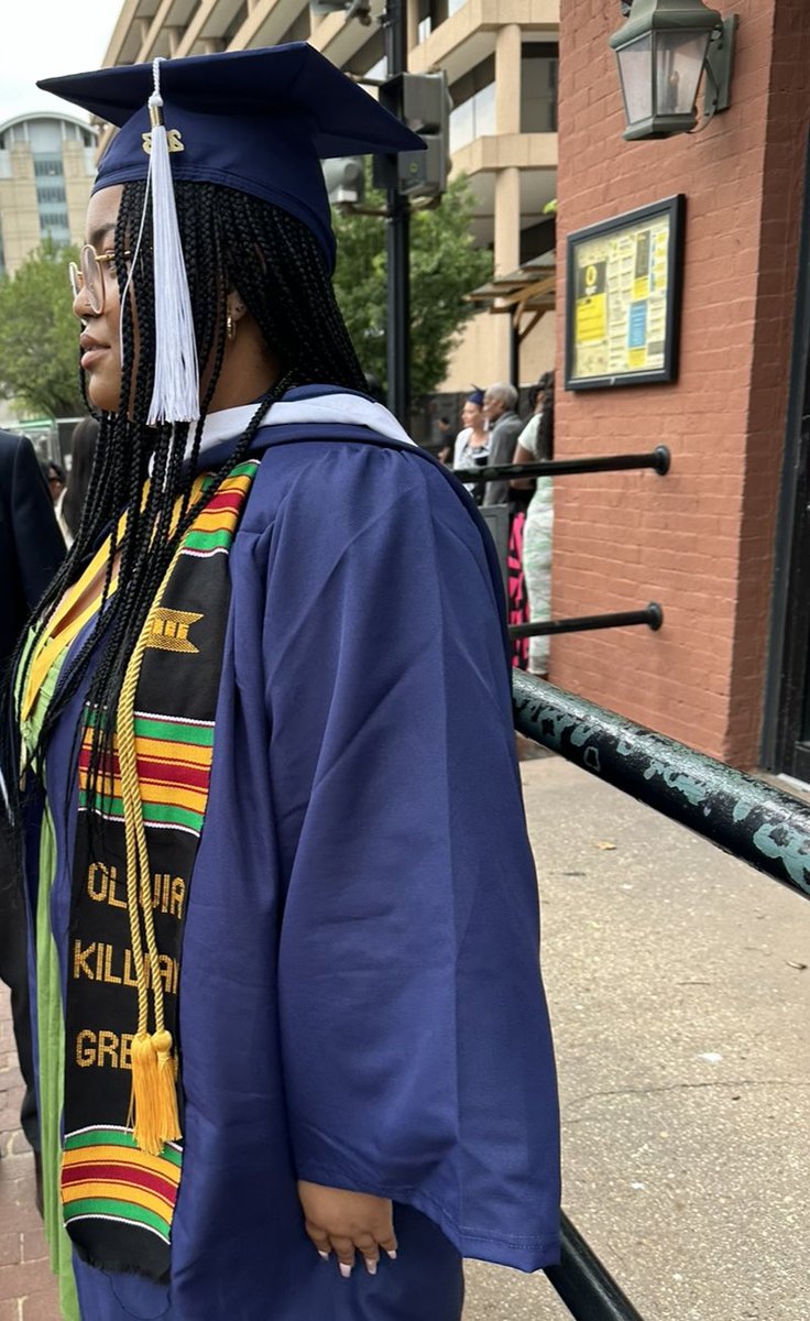 burningnotebook's tweet photo. It’s hard to believe that my Howard journey has come to a close, but I’m so excited for my next chapter as an NABJ scholar at NYU’s Carter journalism institute. That being said, I’ll always be a Bison 💙❤️🤍 https://t.co/nnA95ShIXX