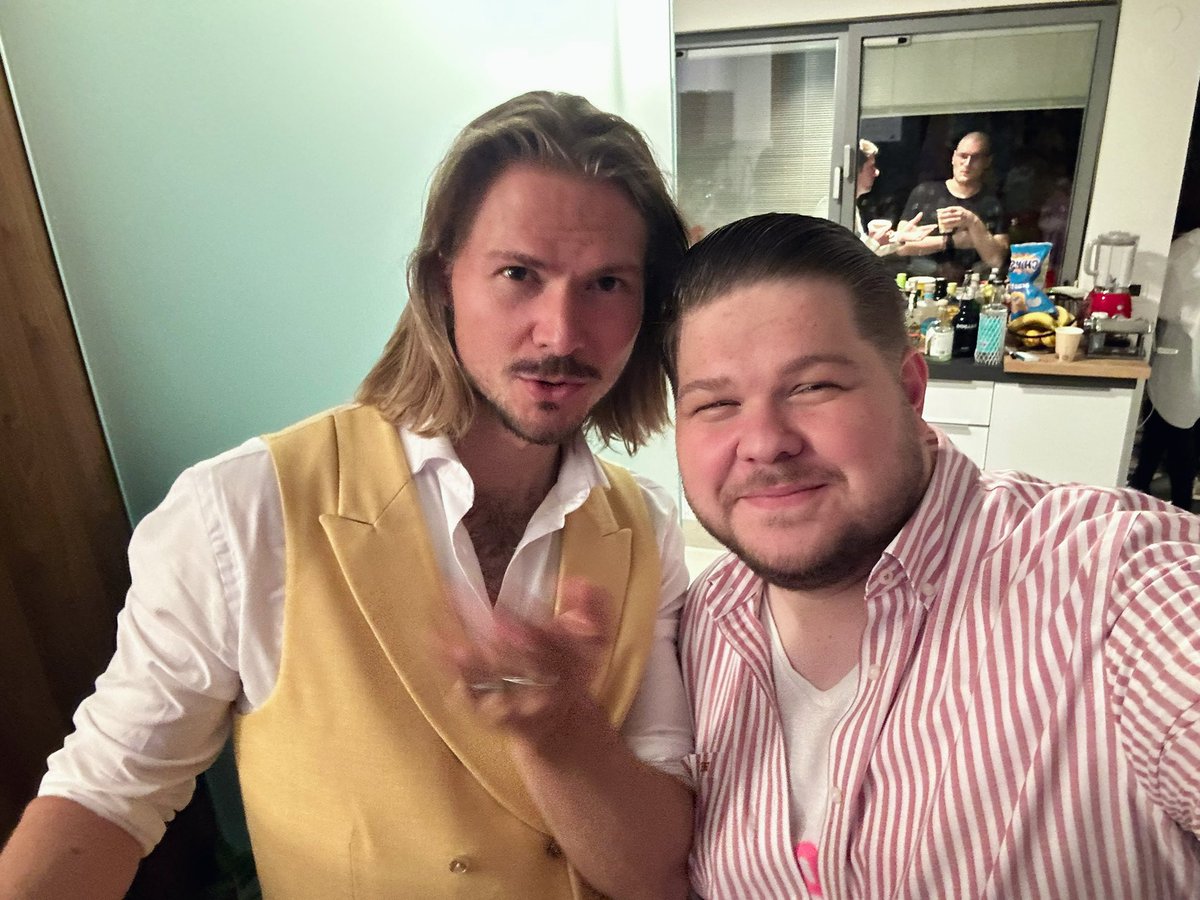 <a href="/MilavicMaja/">Maja Milavic</a> <a href="/mattevange/">Matteo Evangelista</a> Hahahah <a href="/MilavicMaja/">Maja Milavic</a>, you are so right! When you see a tall man in yellow dancing like there's no tomorrow, you know Sweden 🇸🇪 just won #Eurovision! 🕺👏 @Den_Skoglund 🤗