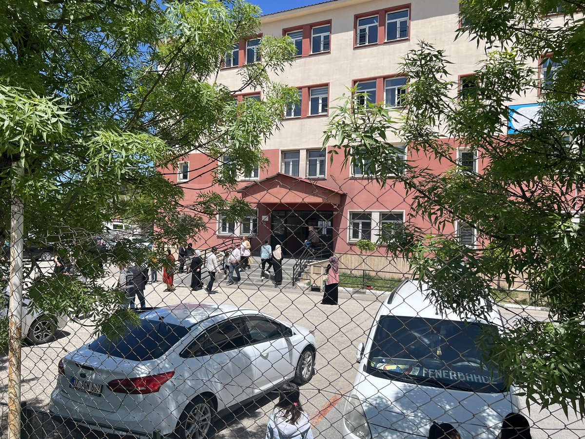 SimonnetDeputee's tweet photo. En cette journée électorale historique pour l’avènement de la démocratie en Turquie, nous assumons notre rôle d’observateurs internationaux des bureaux de vote à l’invitation du @HDPgenelmerkezi / YSP https://t.co/Yd2VSuL2wb