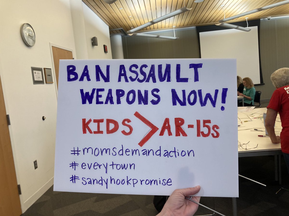 AnneLeDuc8's tweet photo. Mother’s Day of Action in St Paul MN. #MothersDayofAction @MomsDemand #FedUp https://t.co/MtkKrrKwkI