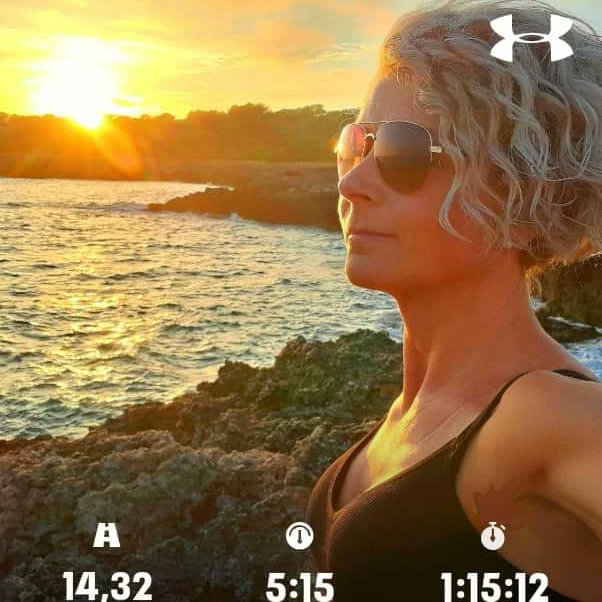 ZSlapalova's tweet photo. Mallorca running ❤
Pět vyběhnutí, pět východů slunce, pět dokonalých momentů...
#runningwoman #runninglove #runningpassion #runningmorning #runningtherapy #runninghappiness #runningSusan #mallorcarunning https://t.co/eahxjWv2FK