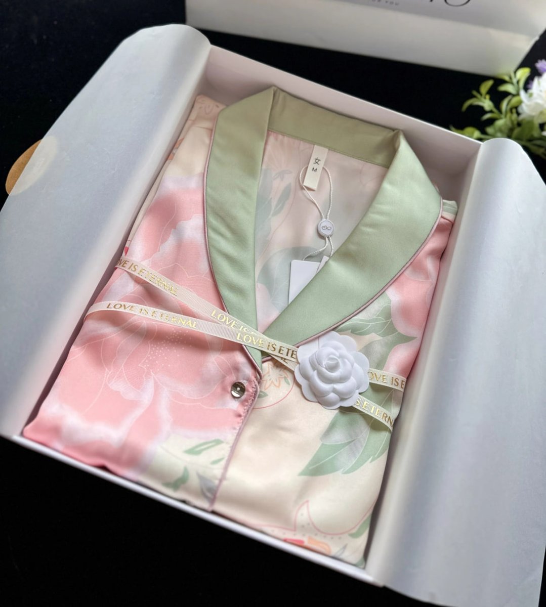 aaamari_e's tweet photo. A little gift for Mom.🎁 https://t.co/l6ChLDnVxT