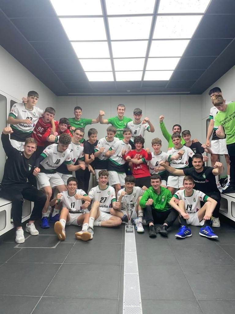 BMAnaitaBase's tweet photo. 🙌🏽 𝐂𝐋𝐀𝐒𝐈𝐅𝐈𝐂𝐀𝐃𝐎𝐒 𝐏𝐀𝐑𝐀 𝐋𝐀 𝐅𝐀𝐒𝐄 𝐅𝐈𝐍𝐀𝐀𝐀𝐀𝐋 💚

El Cadete Masculino supera al @zkeskubaloia (42-29) y se mete entre los ocho mejores equipos de España.

🔝 ¡Qué locura! ¡Enhorabuena, chavales! https://t.co/h2Of3yG5Rn
