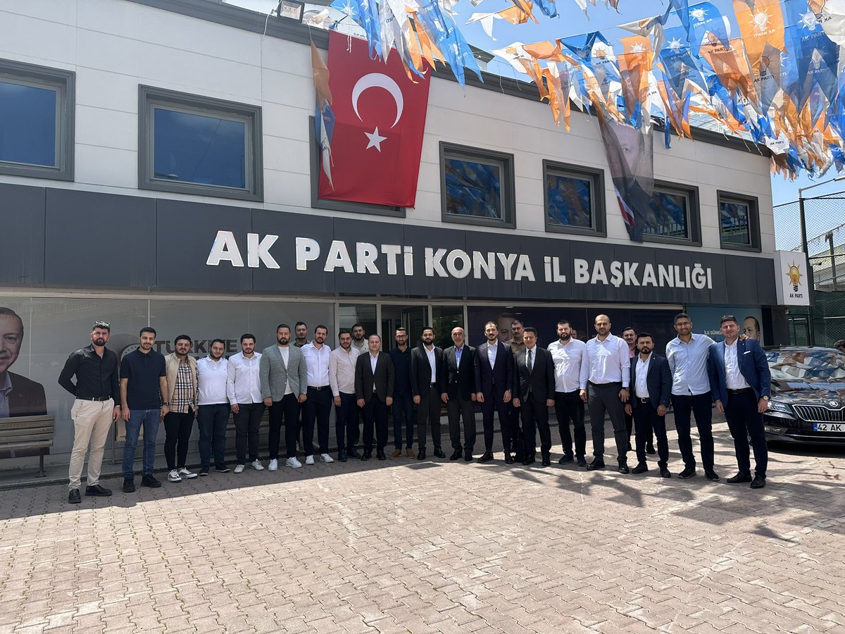 ahmetmuratkoru's tweet photo. Bazı değişmeyen huylar ve bazı değişmeyen kardeşlikler…

Milletin Adamı seçilecek inşallah. 🇹🇷

@HasanAngiHA @afozboyaci @mmtyzb 
@OnelSerdar @EyupAzman @ismailkucuktoka @smtbykr @avsaidkiyak @AbazSerkan @acanuzumcu @avhrnydr @enesozsamur @MehmetUckac https://t.co/ZoNnMw0hWQ