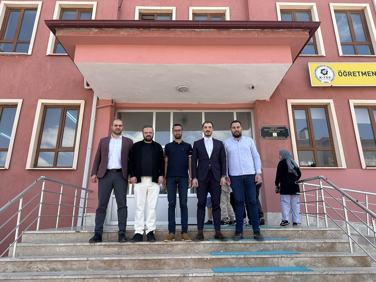 ahmetmuratkoru's tweet photo. Bazı değişmeyen huylar ve bazı değişmeyen kardeşlikler…

Milletin Adamı seçilecek inşallah. 🇹🇷

@HasanAngiHA @afozboyaci @mmtyzb 
@OnelSerdar @EyupAzman @ismailkucuktoka @smtbykr @avsaidkiyak @AbazSerkan @acanuzumcu @avhrnydr @enesozsamur @MehmetUckac https://t.co/ZoNnMw0hWQ