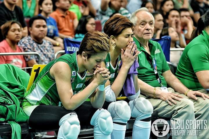 dearlasalle's tweet photo. how fast the night changes.

their rookie year was hard because of that heartbreak, but now they are the seniors and binalik nila ang korona sa Taft.

it was all worth it, mars and jolina. proud ako sa inyo both 🥹💚

#ArrowsAblazeDLSU 
#12ebuildTheDynastyDLSU https://t.co/5pdd6EcSsf