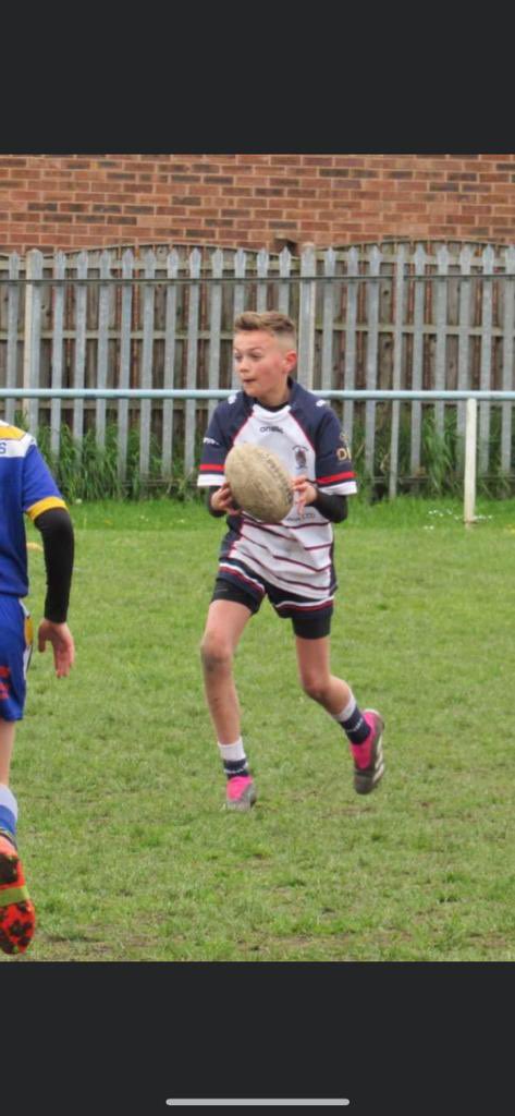 Some effort once again from <a href="/sharlston_r/">Sharlston R Juniors</a> U10’s yesterday against @BatleyBoysArlfc. Another great defensive display from the team. Always proud of my boy doing what he loves#UTR. 👏🏻👏🏻