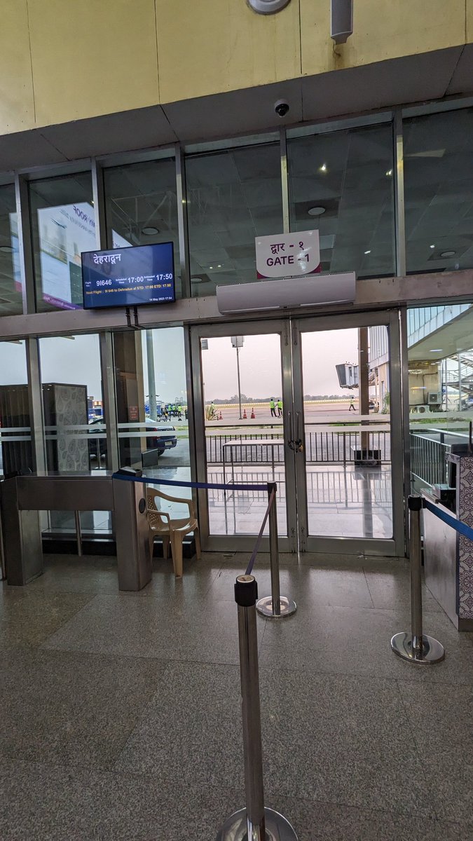 harshitdude's tweet photo. @allianceair @DGCAIndia @MoCA_GoI
Flight 9I646- LKO to DED
ETA- 1700, delayed to 1750 via message. Delayed again to 1900 via message. No person available at the gate for any assistance. (Pic attached) 
We have no idea whether the flight will come or not. Shall we go home? https://t.co/CmtMQOLe0i