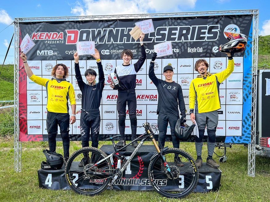 lucas_junichi's tweet photo. DOWNHILL SERIES  吉無田高原　
ステージ　3位で終えました。
@downhillseries  久しぶりのレースで、最高に楽しかったです！

応援してくれた皆様ありがとう��ざいました。
#mtb #downhill #bodyarchitect 
#foxmtb  #downhillseries #xfusionshox https://t.co/XcsLC2xuWi
