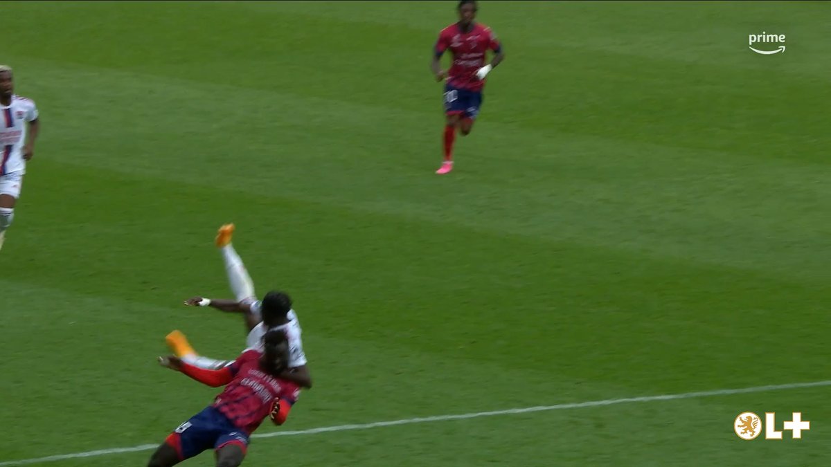 OL__Plus's tweet image. #CF63 2-1 #OL
jaune pour Lukeba  
(73ᵉ mn)
#CF63OL