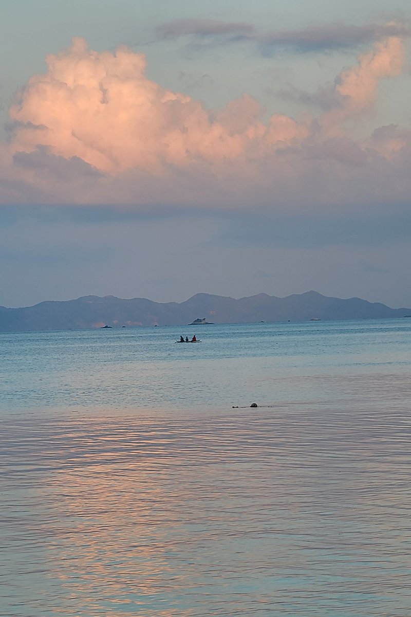 𝐷𝑢𝑠𝑘 𝑖𝑛 ℎ𝑒𝑎𝑣𝑒𝑛.

#heavenonearth #elnido #seashore #sky #dusk #photopassion