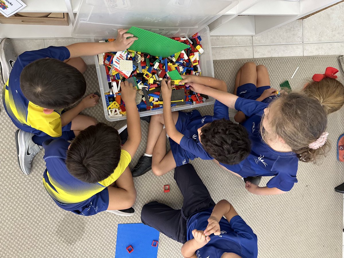BISRActivities's tweet image. #BISRYear1 and #BISRYear2 Working on their bridges 🌉during #LegoEngineering 👷‍♀️👷#BISRAlHamra