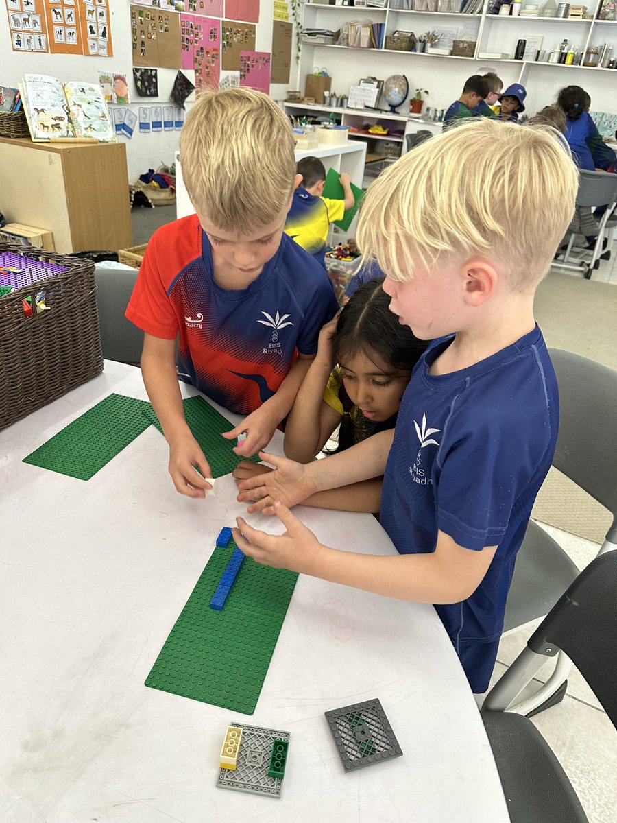 BISRActivities's tweet image. #BISRYear1 and #BISRYear2 Working on their bridges 🌉during #LegoEngineering 👷‍♀️👷#BISRAlHamra