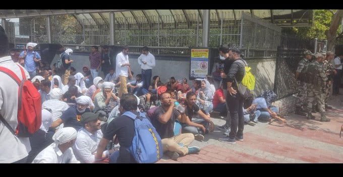 ThePradeepRawat's tweet photo. What is the fault of these #SSC_CGL aspirants?
They have been suddenly made ineligible to appear for their last chance for SSC Jobs because suddenly date of reckoning was changed!
They deserve one final chance #SSC_CGL_1_JAN 

@IndiaParentsAll 
@ParentsGurgaon 
@ashokdilliwala 
@vinodkapri 
@bhariok_ritu 
@erPawanBhadana