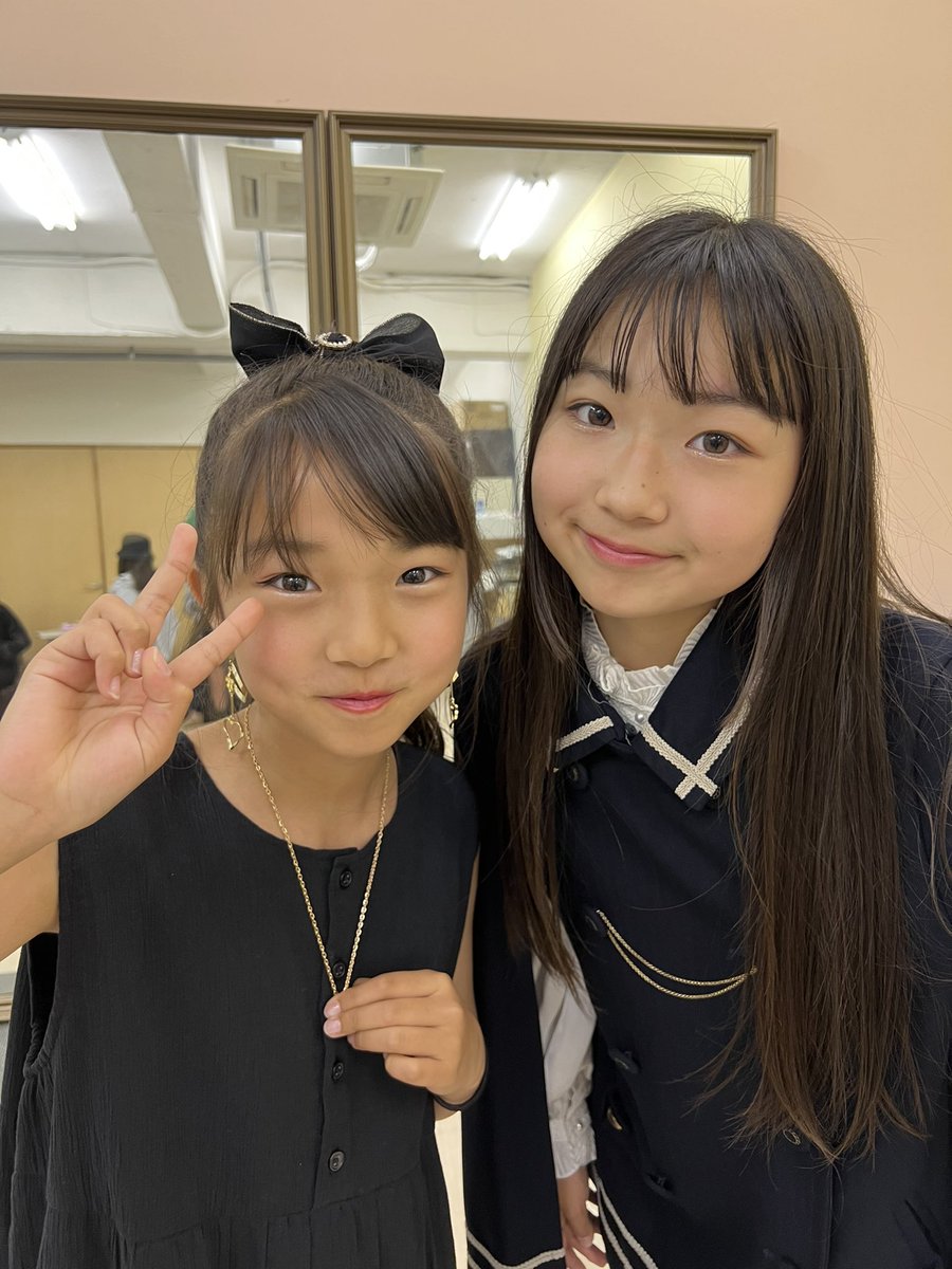 66bab_official's tweet photo. キッズちゃん💕

忙しい中来てくれてありがとうね😭

会えなくなるの寂しくなるけど、頑張ってね！
プレゼントありがとう❣️
大事に使うね☺️

暇な日にｱｲﾆｲｸﾈ😂

#Serina
#66bab
#starwillprojectkids 
#宮古純羽 
#藤竹美衣
#結月りおん https://t.co/RRxx24Ygoh