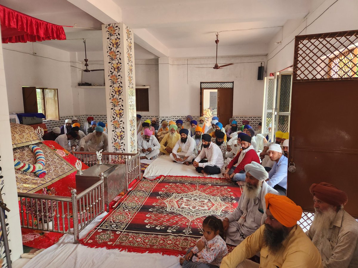 BSikhsangthan's tweet photo. आज दिनांक 14 मई 2023 को जनपद बहराइच की तहसील फतेहपुर तथा जनपद सीतापुर की तहसील महमूदाबाद के गुरुद्वारा दूलम पुरवा में भारतीय सिख संगठन की मीटिंग हुई ,जिसमें सिख समाज के सामाजिक पहलुओं, किसानों की परेशानियों तथा कई अन्य विषयों पर विचार विमर्श किया गया। https://t.co/0svr9WdDvx