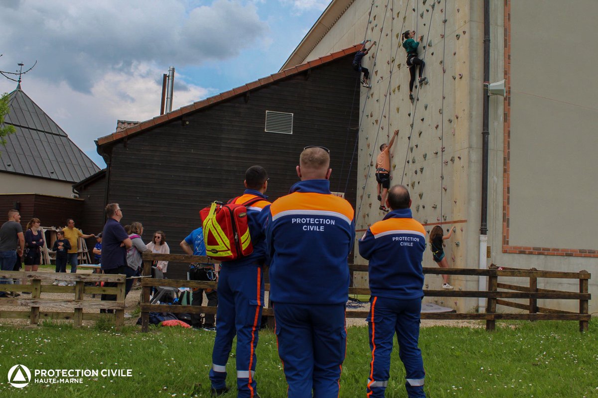 ProtecCivile52's tweet photo. #PosteDeSecours 🏄‍♂️🚨 Durant tout le week-end, nos équipes étaient présentes autour du @LeLacduDer à l’occasion du Moov'O'Der. Plus d’une trentaine de bénévoles secouristes ont veillé sur vous pour que vous puissiez profiter de ce séjour inédit.
#LacDuDer #ProtectionCivile https://t.co/d44U71maOw