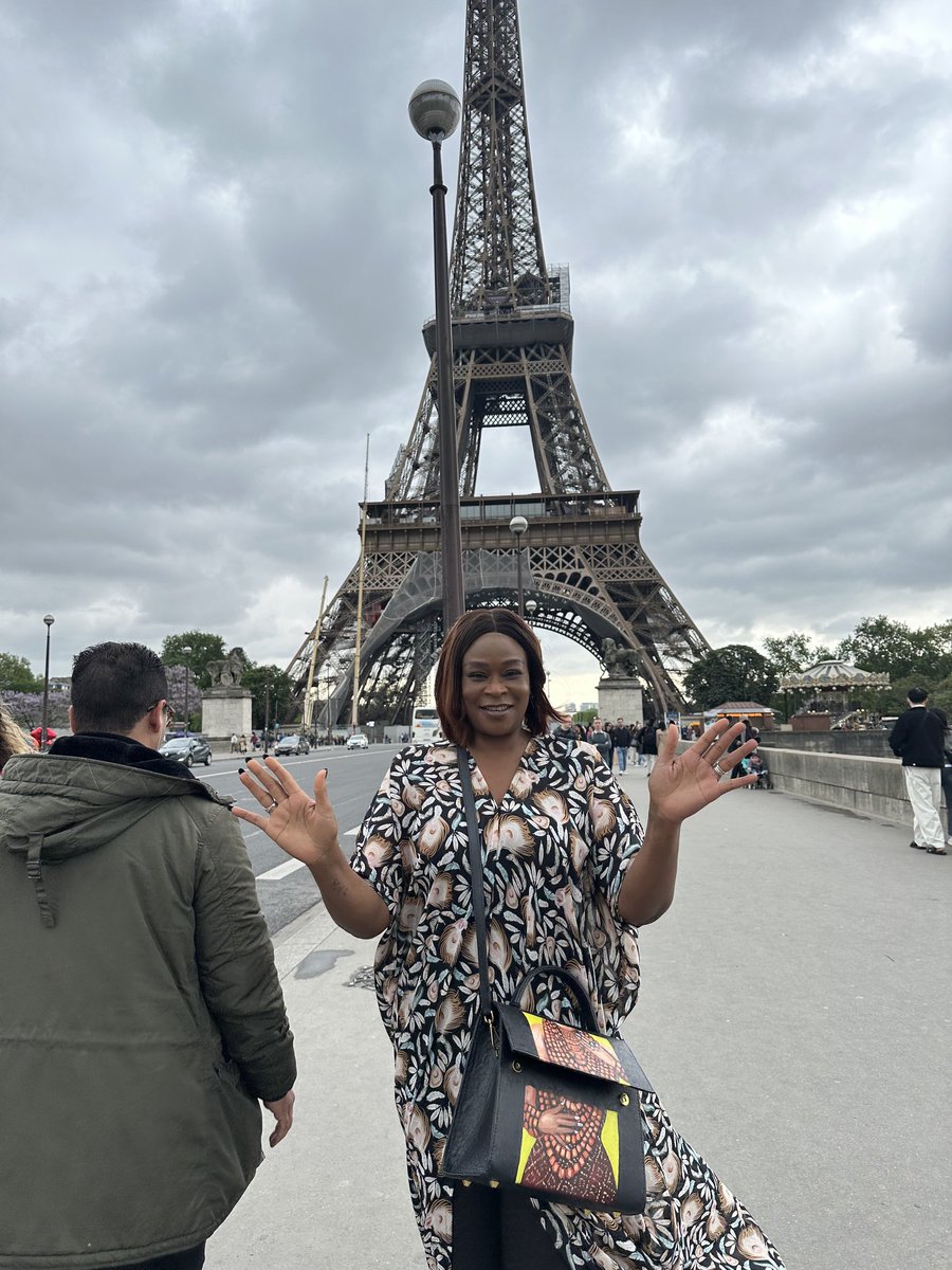 Carolkingck1's tweet photo. Sightseeing in Paris…chilly day but the company gave much needed warmth😊
Now, visiting the Eiffel Tower is off my bucket list…NEXT🤣🤣🤣
Have an awesome week lovelies😘🤗❤️
#nollywoodfilmfestivalparis #onelifeliveitwell #makeGodyourall https://t.co/qJXoAajp9i