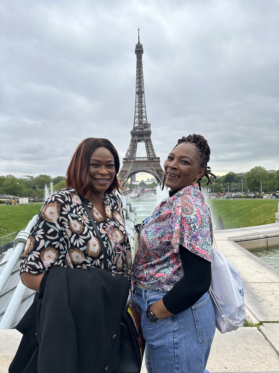 Carolkingck1's tweet photo. Sightseeing in Paris…chilly day but the company gave much needed warmth😊
Now, visiting the Eiffel Tower is off my bucket list…NEXT🤣🤣🤣
Have an awesome week lovelies😘🤗❤️
#nollywoodfilmfestivalparis #onelifeliveitwell #makeGodyourall https://t.co/qJXoAajp9i