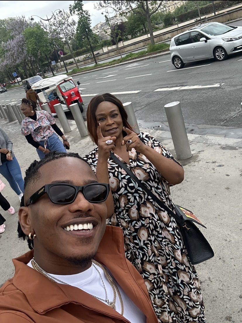 Carolkingck1's tweet photo. Sightseeing in Paris…chilly day but the company gave much needed warmth😊
Now, visiting the Eiffel Tower is off my bucket list…NEXT🤣🤣🤣
Have an awesome week lovelies😘🤗❤️
#nollywoodfilmfestivalparis #onelifeliveitwell #makeGodyourall https://t.co/qJXoAajp9i