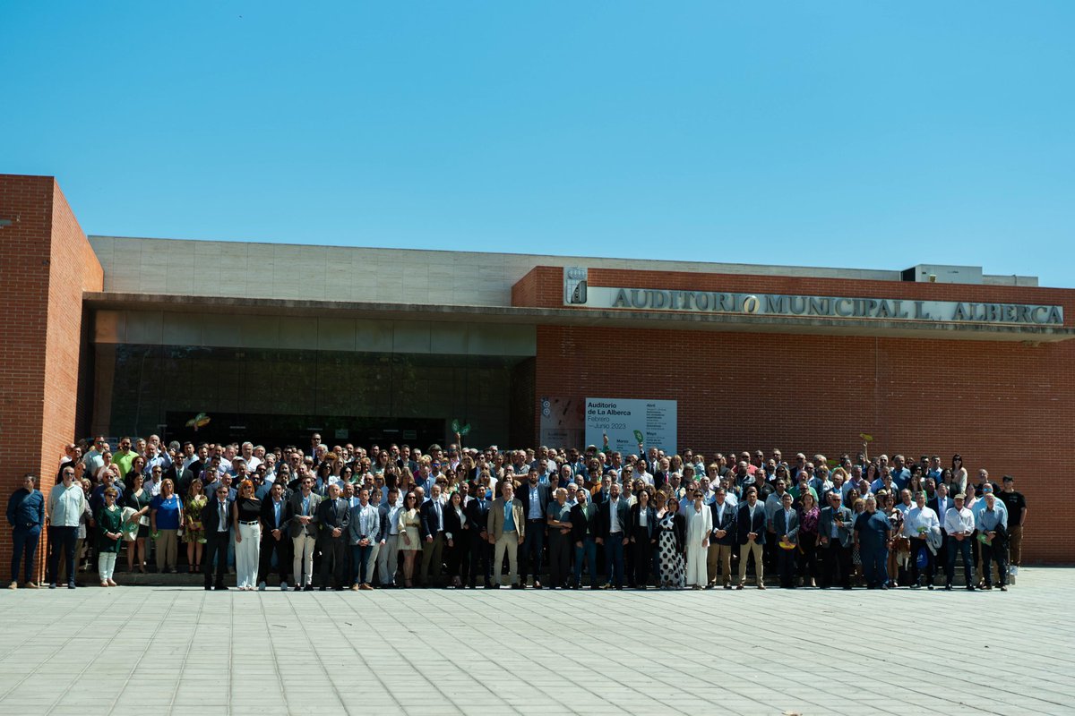 LuisGestoso's tweet photo. Gran acto de presentación de la candidatura de @vox_es al ayuntamiento de Murcia y de equipos de trabajo en pedanías con más de mil personas. Desbordados . Pedimos disculpas a los cientos de personas que no han podido acceder al acto y lo han seguido desde el hall y desde el exterior.  Les agradecemos muchísimo su apoyo.

#SoloQuedaVOX