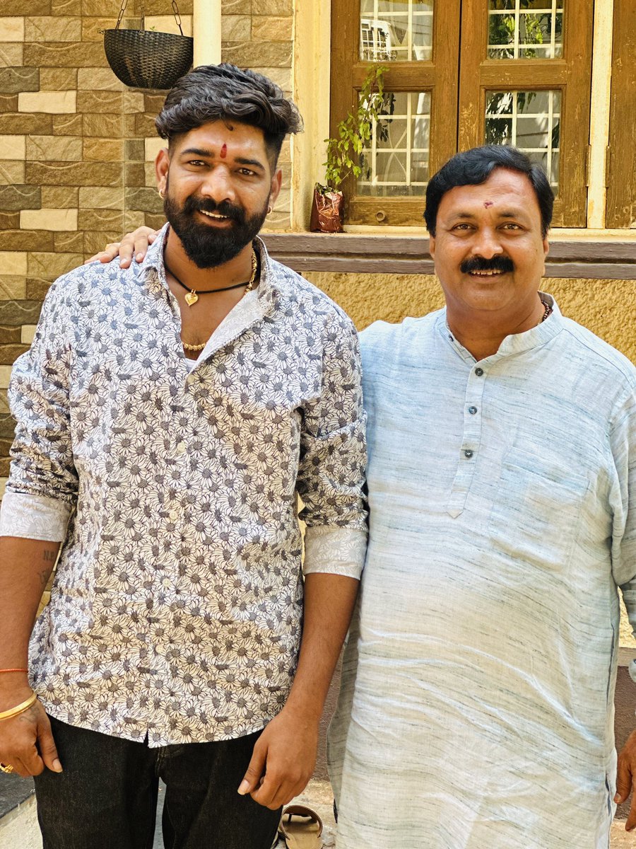 KallappaShirkol's tweet photo. ❤️ಹುಬ್ಬಳ್ಳಿ ಧಾರವಾಡ ಸೇಂಟ್ರಲ್ ಬಿಜೆಪಿ MLA ನಮ್ಮ ಮಹೇಶ್ ಅಣ್ಣಾ❤️
🚩ಸರ್ವೇ ಜನಾ ಸುಖಿನೋ ಭವಂತು 🚩
🚩ಓಂ ನಮಃ ಶಿವಾಯ್ ಜೈ ಶ್ರೀರಾಮ್ 🚩
🚩✊ಜೈ ಮಹೇಶ ಅಣ್ಣಾ✊🚩 https://t.co/PuYEsK1xcf