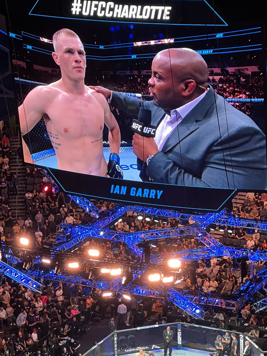 ACooks23's tweet photo. Perfect night 🥇 @ufc @iangarryMMA @JohnnyWalker @Malhadinho_UFC https://t.co/sFMaTvit4D