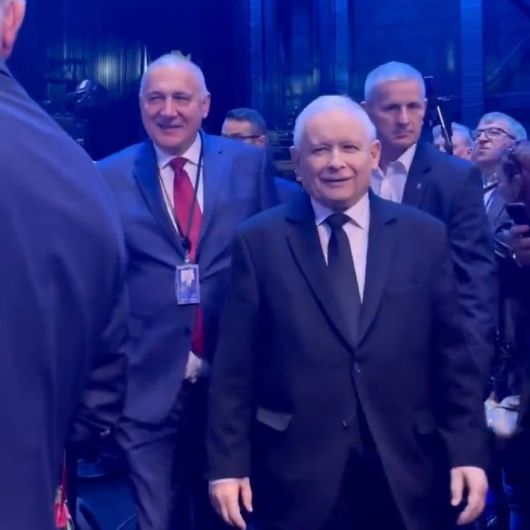 Nasz Prezes jedyny niepowtarzalny  w świetnej formie .Dużo zdrówka Panie PJK 🇵🇱 #KonwecjaPiS #ProgramowyUL