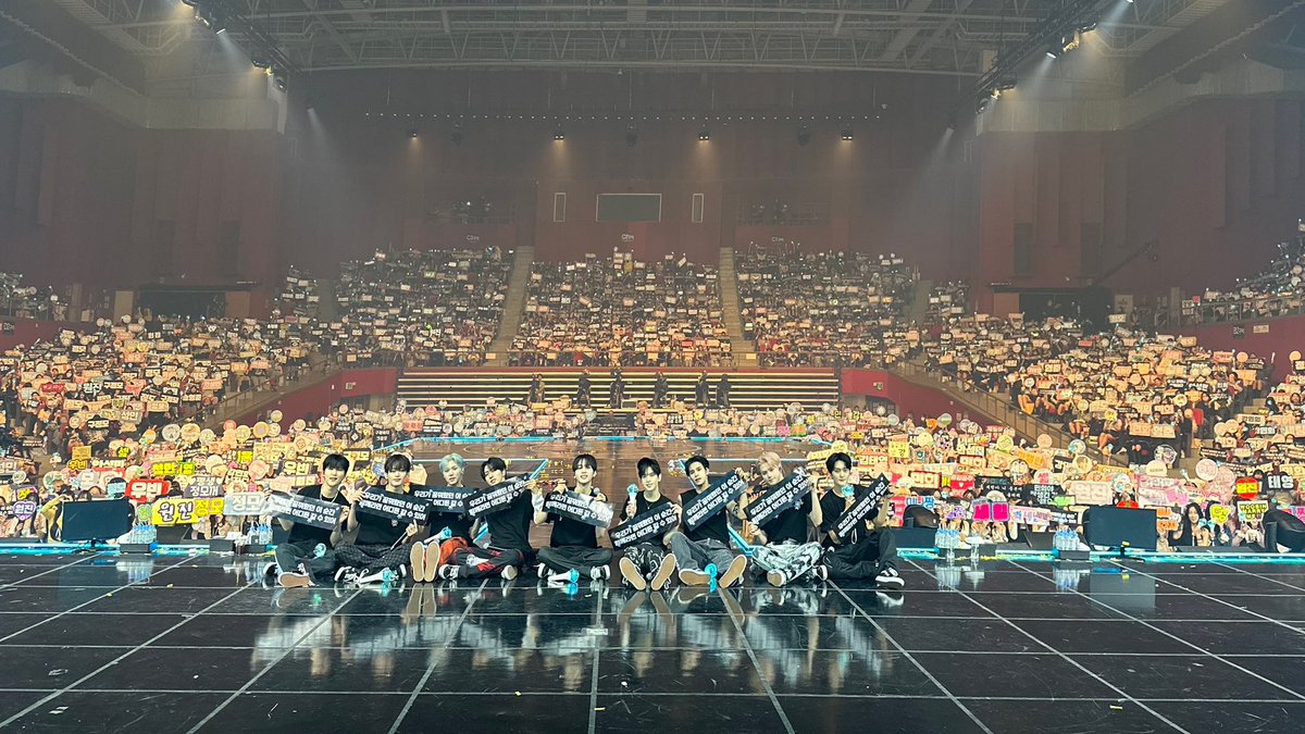 CRAVITYstarship's tweet photo. [📸] 230514
2023 CRAVITY THE 1ST WORLD TOUR 'MASTERPIECE' DAY 2
⠀
마침내 완성된 MASTERPIECE🧩
러비티와 함께 꿈꿔왔던 이 순간,
우리가 함께라면 어디든 갈 수 있을 거예요💖
2023년 5월 14일, 우리의 시간을 기억해🌟
⠀
#CRAVITY #크래비티
#CRAVITY_1ST_WORLD_TOUR
#MASTERPIECE https://t.co/v62Y58oQ9A