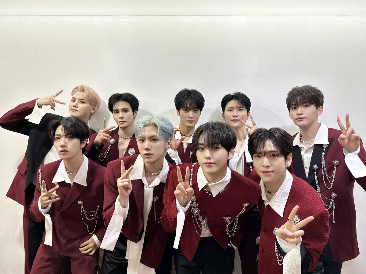 CRAVITYstarship's tweet photo. [📸] 230514
2023 CRAVITY THE 1ST WORLD TOUR 'MASTERPIECE' DAY 2
⠀
마침내 완성된 MASTERPIECE🧩
러비티와 함께 꿈꿔왔던 이 순간,
우리가 함께라면 어디든 갈 수 있을 거예요💖
2023년 5월 14일, 우리의 시간을 기억해🌟
⠀
#CRAVITY #크래비티
#CRAVITY_1ST_WORLD_TOUR
#MASTERPIECE https://t.co/v62Y58oQ9A