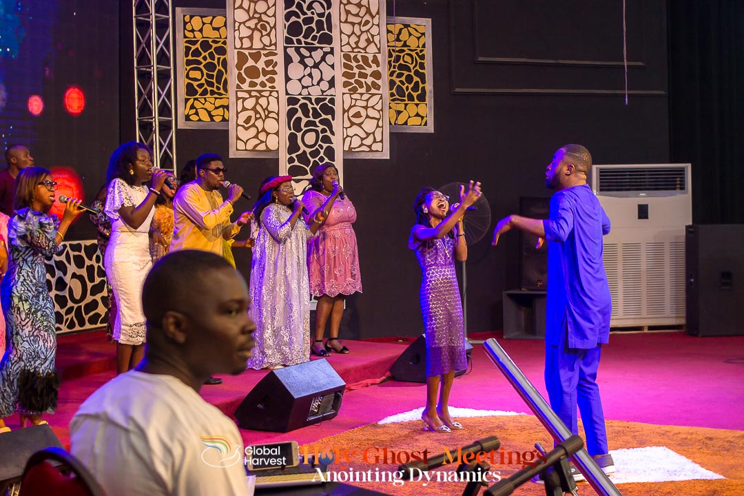 gharvestglobal's tweet photo. Special and anointing filled ministration from New Wine Choir during the #HolyGhostMeetings2023 Grand Finale.
#AnointingDynamics #ghchq #GlobalHarvestChurch #holyghostmeetings2023 #GrandFinale #hgm2023 #praise #worship https://t.co/pHVorx2FkL
