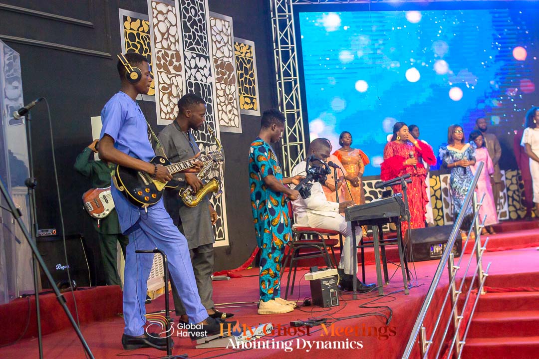gharvestglobal's tweet photo. Special and anointing filled ministration from New Wine Choir during the #HolyGhostMeetings2023 Grand Finale.
#AnointingDynamics #ghchq #GlobalHarvestChurch #holyghostmeetings2023 #GrandFinale #hgm2023 #praise #worship https://t.co/pHVorx2FkL