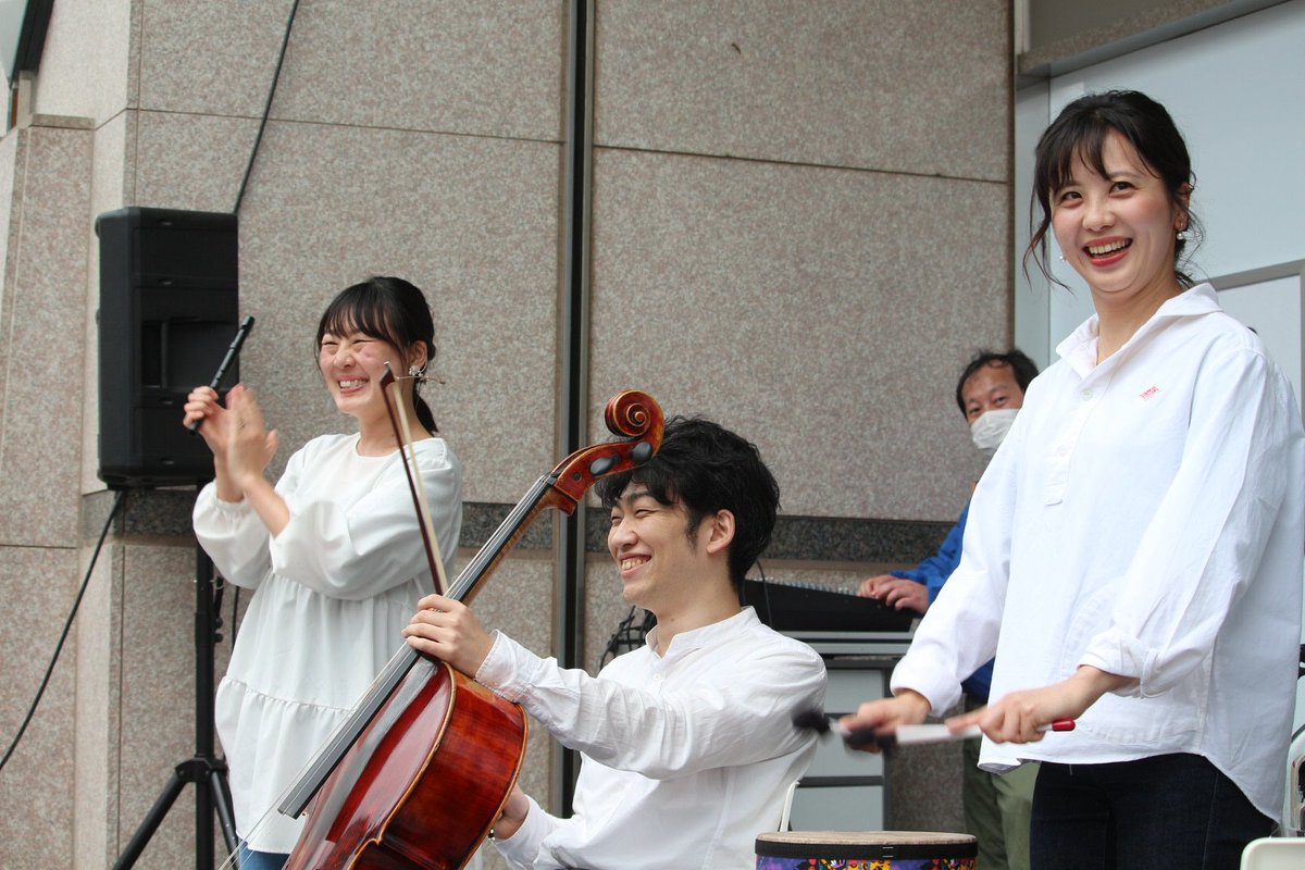 aoisora777jp's tweet photo. KFBパンフェスで郡山交響楽団のチェロ奏者の長谷川さん、フルート奏者の三浦さん、チェロの心地良い音色とフルートの澄み渡る響き、素晴らしかったです。曲目「カントリーロード」では、長谷川さんが「耳をすませば」の天沢聖司、三浦さんが月下雫と重なって見えました。 https://t.co/7gB2qb1NJ6