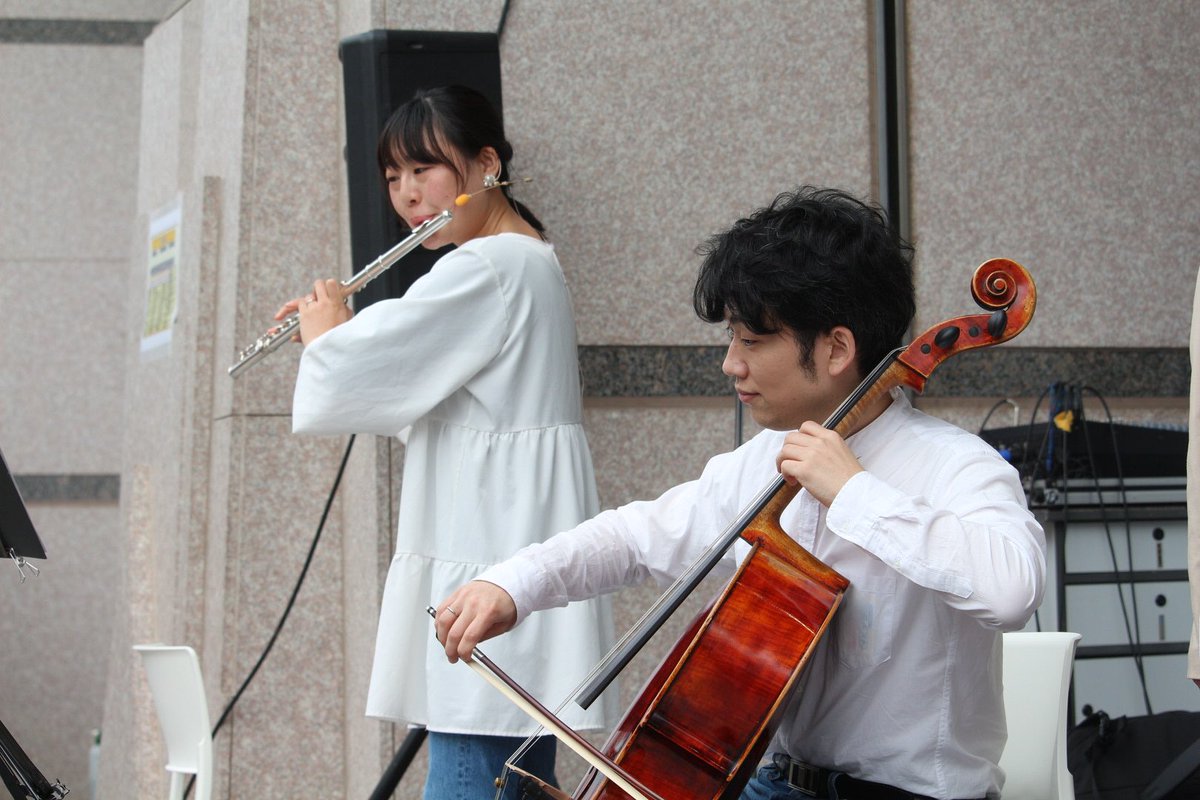 aoisora777jp's tweet photo. KFBパンフェスで郡山交響楽団のチェロ奏者の長谷川さん、フルート奏者の三浦さん、チェロの心地良い音色とフルートの澄み渡る響き、素晴らしかったです。曲目「カントリーロード」では、長谷川さんが「耳をすませば」の天沢聖司、三浦さんが月下雫と重なって見えました。 https://t.co/7gB2qb1NJ6