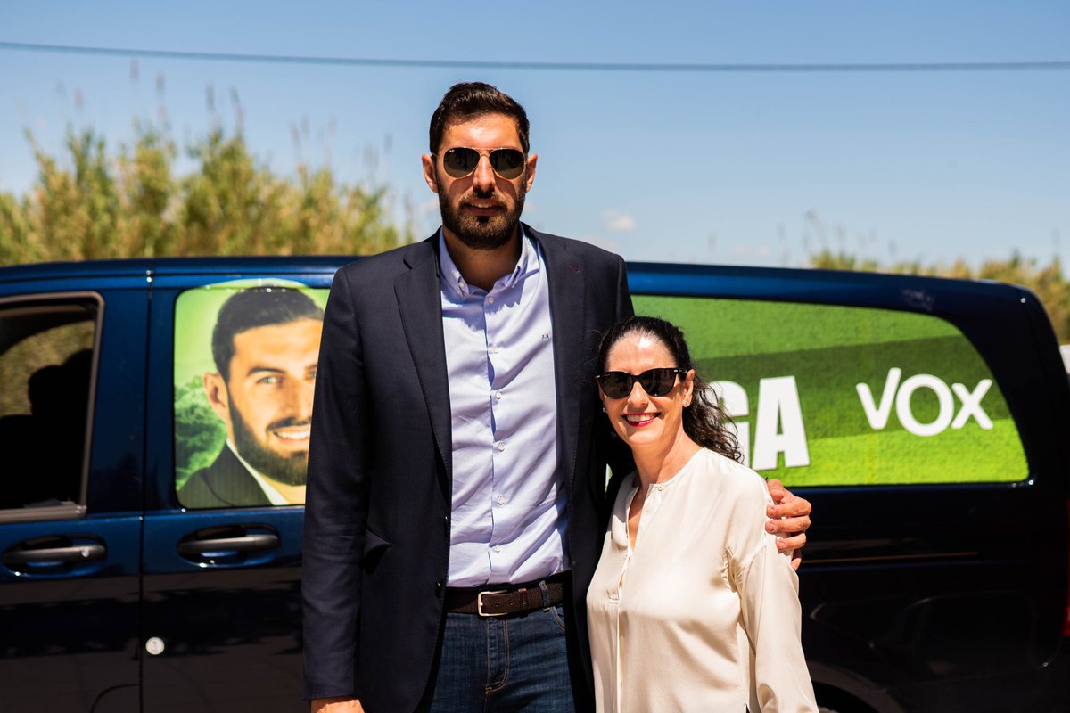 JA_Antelo's tweet photo. 🇪🇸 Con @LuisGestoso en la presentación de la candidatura municipal al @AytoMurcia.

¡Muchas gracias La Alberca!

#Riega
#VotaVOX 
#Llenazo https://t.co/Ph8KyDhLJw