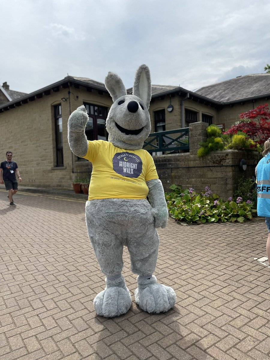 ClaireOvergate's tweet photo. The Garden Party is busier than ever, thank you to everyone who’s supporting the hospice today 🌞 https://t.co/MZuZbyctNE