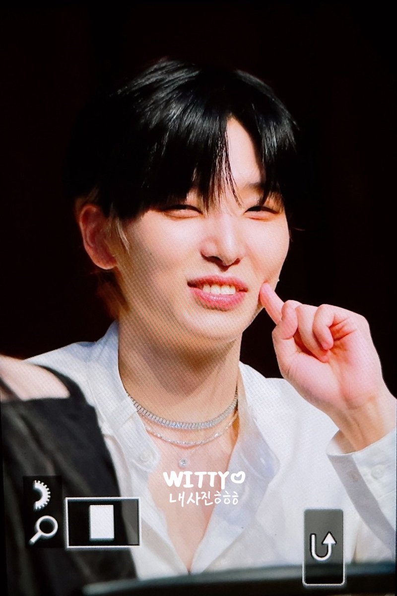 230514 저예전부터궁금했는데어느쪽이더말랑한가요?

#서호 #원어스 #ONEUS