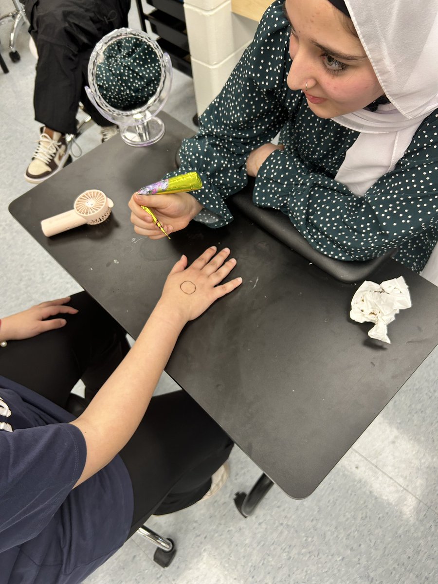 mlle_reeves's tweet photo. In Hairstyling &amp; Esthetics, we Khadija in as our Guest Speaker from our Muslim Student Association. She brought in a variety of different hijabs she wears, spoke about the outfits she wears in her culture, and then she did henna on some of our students 💕 @HolyTrinityOCSB https://t.co/FAIloeYqu7