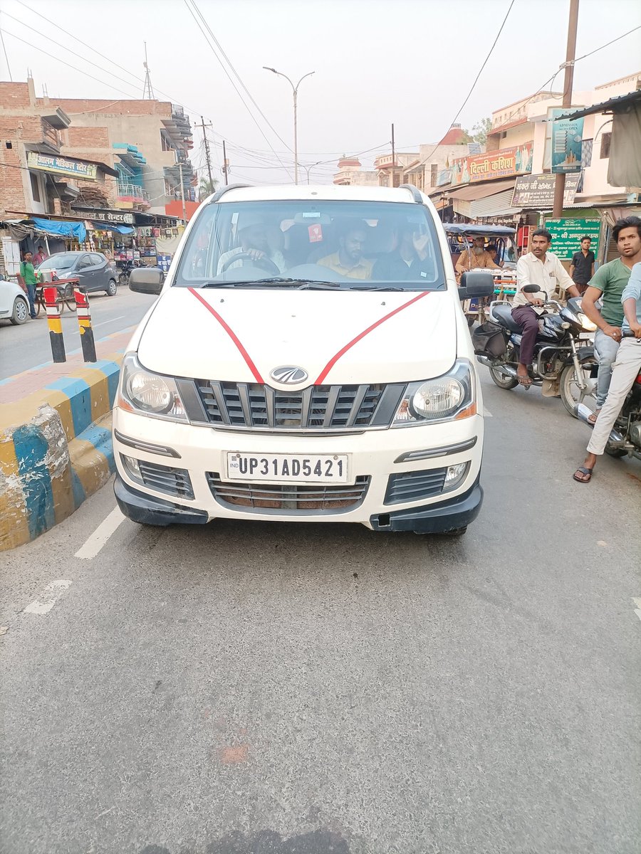 ShuaibShamsh's tweet photo. महोदय, वाहन संख्या UP31AD5421 ये वाहन लहरपुर(सीतापुर) मेन रोड पर एक वृद्ध महिला को जोरदार टक्कर मारकर भागने की कोशिश की।
@sitapurpolice 
@lakhimpurpolice
@dgpup 
@Uppolice https://t.co/qeegp6Jmxt