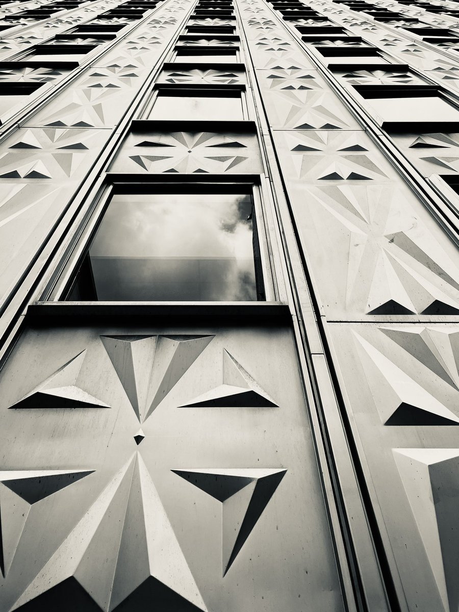 Jshatan's tweet photo. Varied Viewpoints #133: Empaneled. #skyscrapers #skyline #architecture #newyork #newyorkcity #seeyourcity #bwphotography #sauconymobile #visit_newyork #bigcity #city #photolovers #nycarchitecture #iphone13 #shotoniphone #iphonephotography #photoaday #photoadaymay https://t.co/mW6CCtECI9