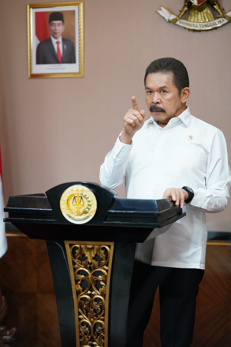 #BreakingAdhyaksa Jaksa Agung telah tindak tegas dengan mencopot Jaksa yang meminta sejumlah uang kepada keluarga pelaku Tindak Pidana Narkotika di wilayah Hukum Kab. Batu Bara