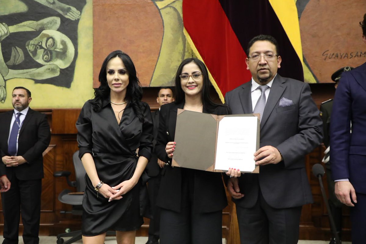 Felicitamos a nuestras compañeras <a href="/marcelaholguin/">Marcela Holguín</a>, elegida como primera Vicepresidenta de la Asamblea Nacional y @VivianaVeloz18, como primera Vocal del Consejo de Administración Legislativa.
Apoyamos su trabajo realizado con total capacidad y frontalidad. 👏🏽🇪🇨