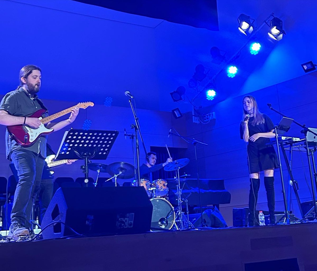 Gràcies per aquest vespre musical <a href="/evacabanes/">Eva Cabanes</a> 🤩
Ha estat fantàstic! 

#ElVendrell #EstimemLaCultura #ElVendrellSentLaMúsica <a href="/elvendrell_cat/">Ajuntament del Vendrell</a>