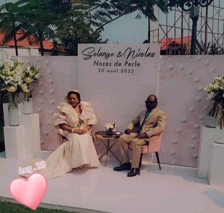 BaongaFranck's tweet photo. Voilà les résultats des 37 ans de lutte et nous le voyons. sans l'alternance ces gens seraient encore célibataire, ils doivent dire merci à Joseph Kabila. Aujourd'hui je comprends leurs rages lorsqu'ils étaient dans l'opposition, certains étaient clients à PAKA DJUMA. https://t.co/LUNgLin3WT